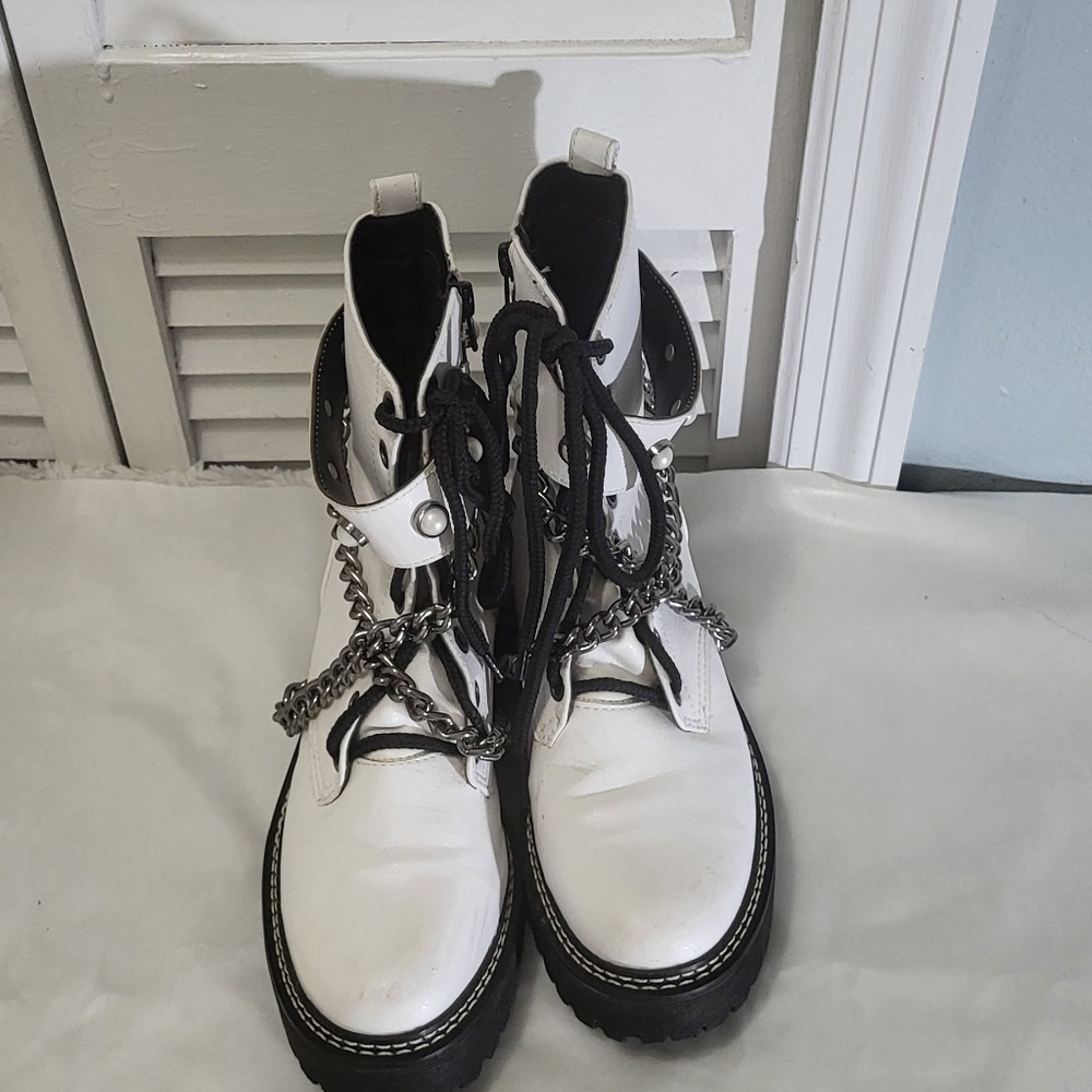 Clee white booties size 38 made in Brazil.